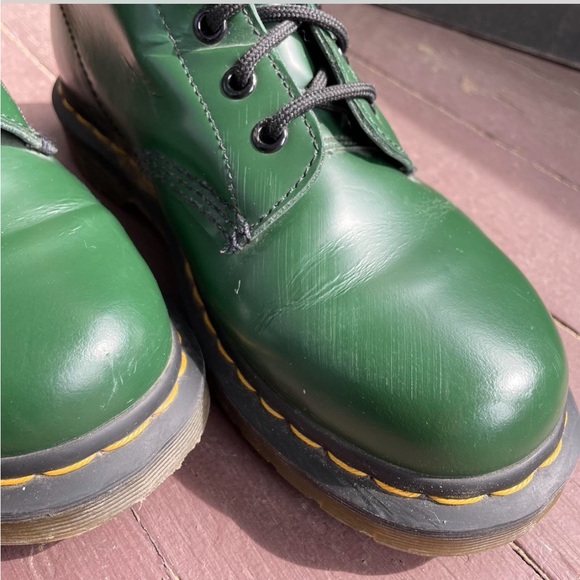 Like new olive/army green 1460 smooth leather lace up Doc Martens boots. - Picture 2 of 8